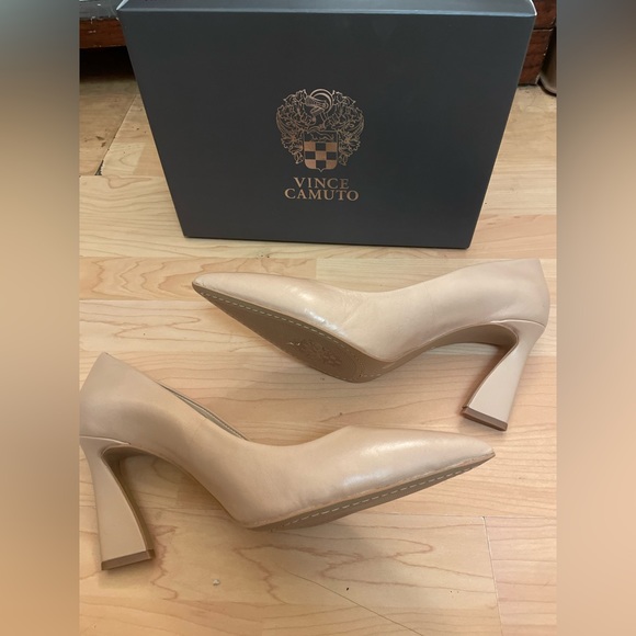 NEW VINCE CAMUTO thanley Sandstone Nude Pumps Size 12 Women Leather Pointy Heels - Picture 2 of 8